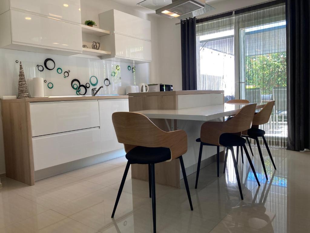Apartman SONAS with free private parking - 11