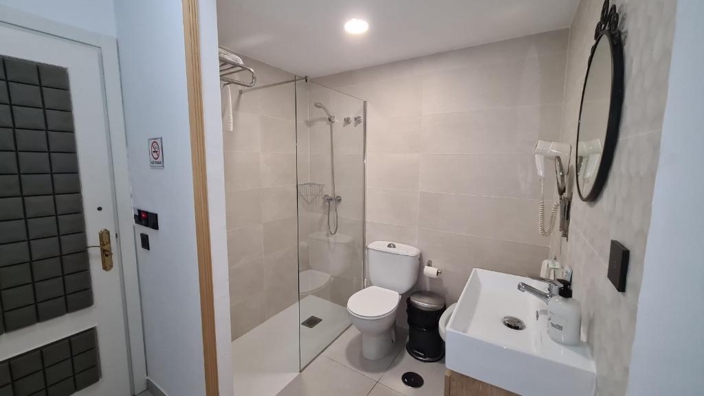 Koupelna v ubytování Hotel SAN SEBASTIAN Almuñécar