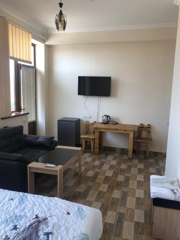 TV a/nebo společenská místnost v ubytování Nigatun Hotel