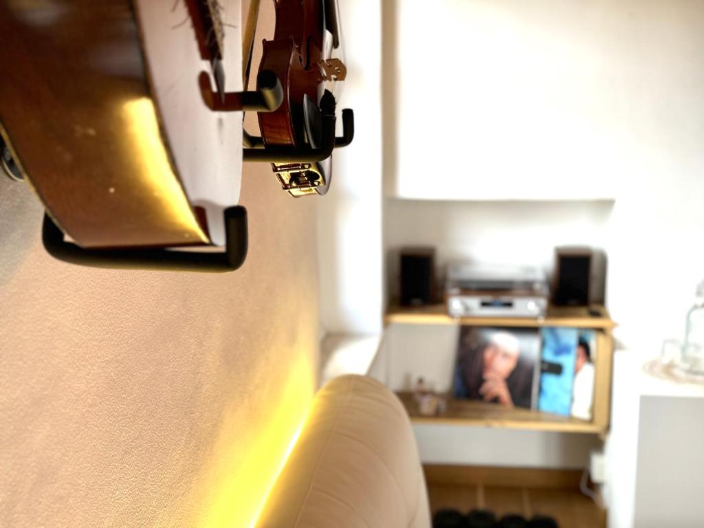 TV a/nebo společenská místnost v ubytování Bricks House