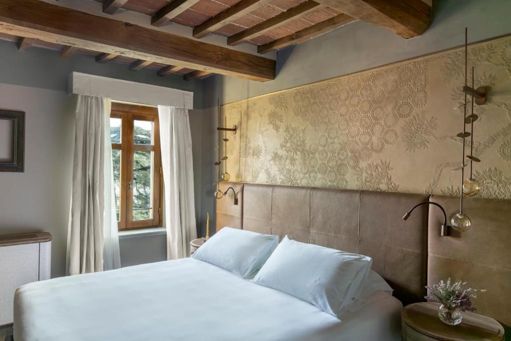 Postel nebo postele na pokoji v ubytování Borgo Dei Conti Resort Relais & Chateaux