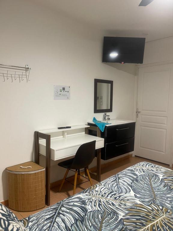 Postel nebo postele na pokoji v ubytování CASA COLIVING avec chambre salle de bain individuelles privatives