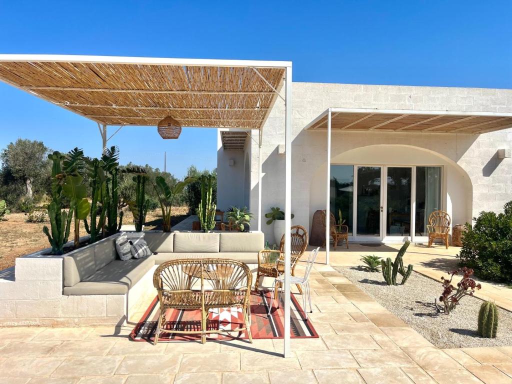A balcony or terrace at Villa Casa Bianca di Porto Selvaggio