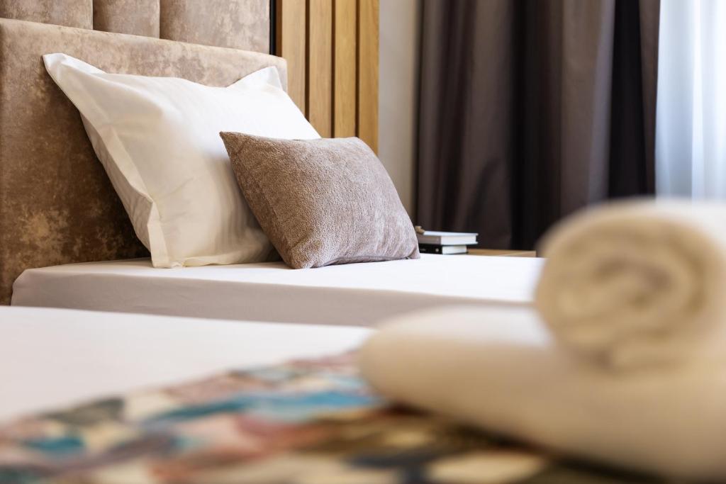 Postel nebo postele na pokoji v ubytování AMAR Design Hotel by HMG