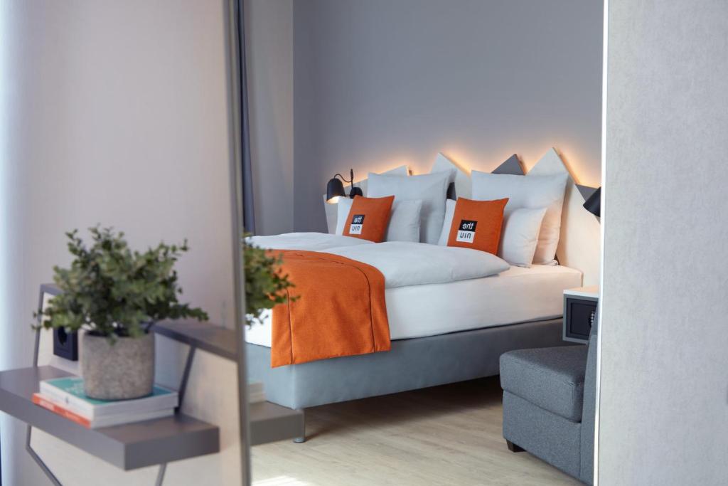 Holiday Inn - the niu, Hub Dusseldorf Messe by IHG - Resim 36