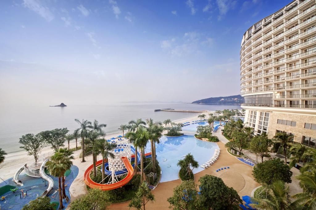 Bazén v ubytování Intercontinental Shenzhen Dameisha Resort by IHG nebo v jeho okolí