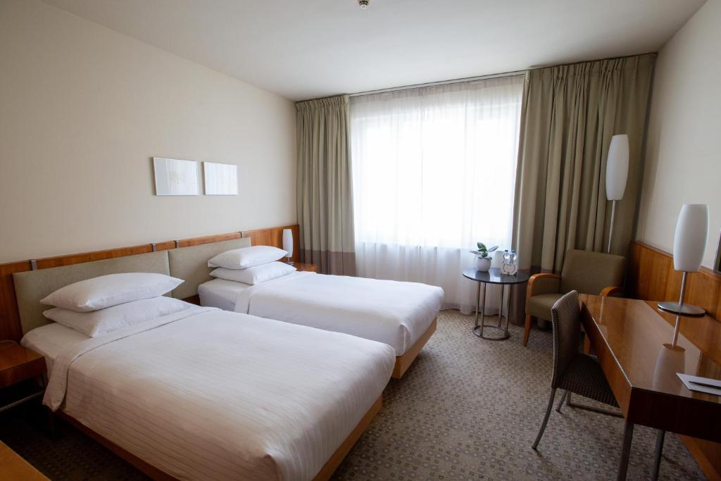 Postel nebo postele na pokoji v ubytování K+K Hotel Central