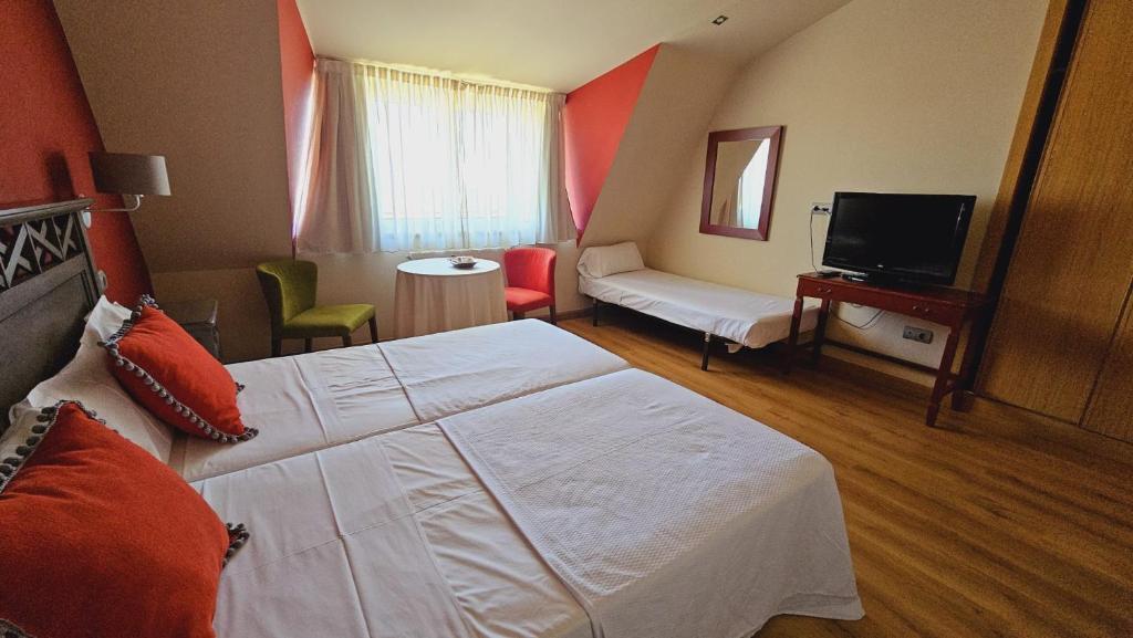 Telewizja i/lub zestaw kina domowego w obiekcie Hotel Mataleñas