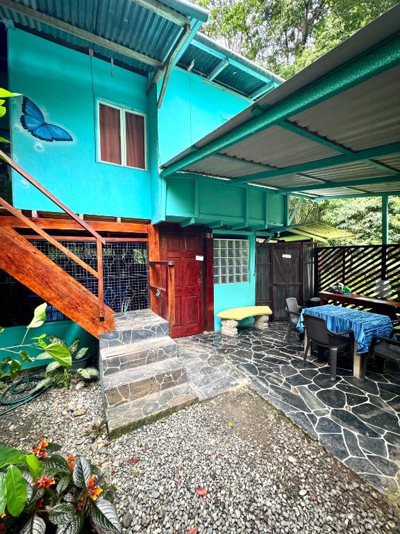 Balkón nebo terasa v ubytování Hidden Jungle Beach House