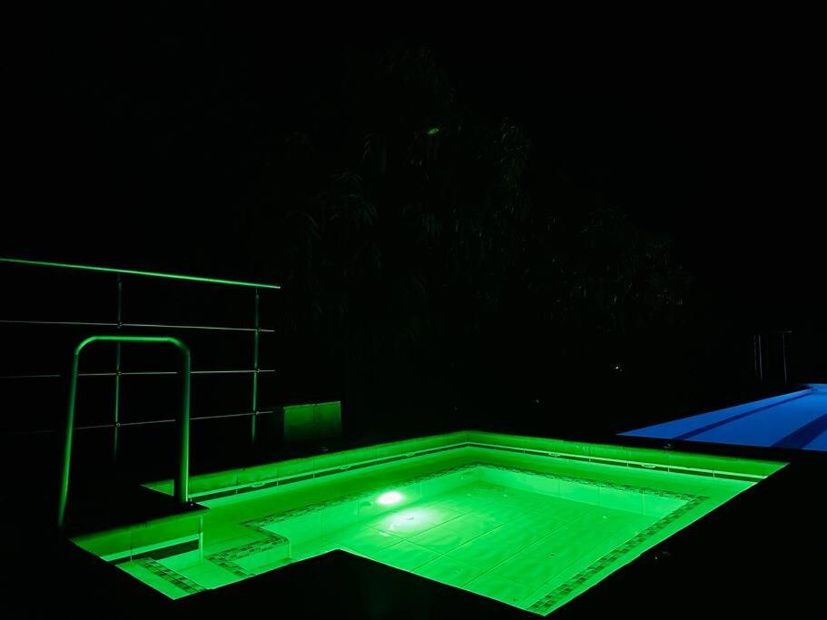 Bazén v ubytování Finca con Piscina y Jacuzzi Privado nebo v jeho okolí