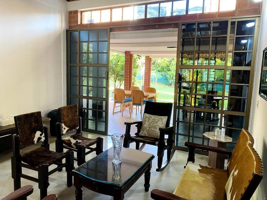 Posezení v ubytování Finca con Piscina y Jacuzzi Privado