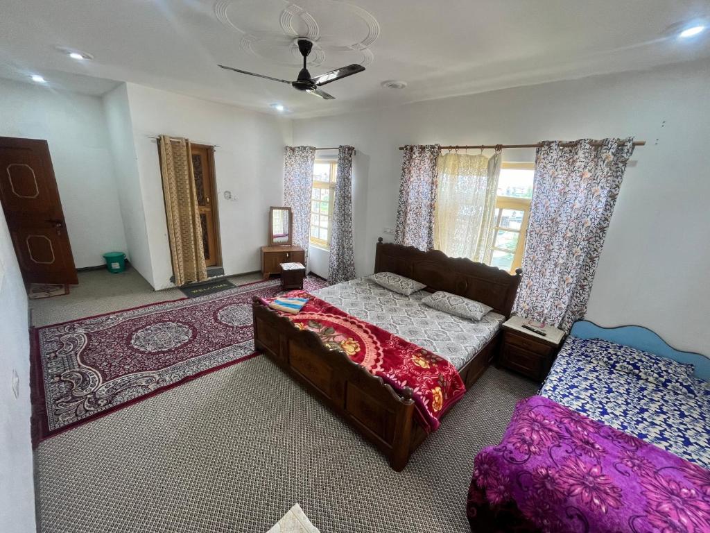 Postel nebo postele na pokoji v ubytování shahin heritage and homestays