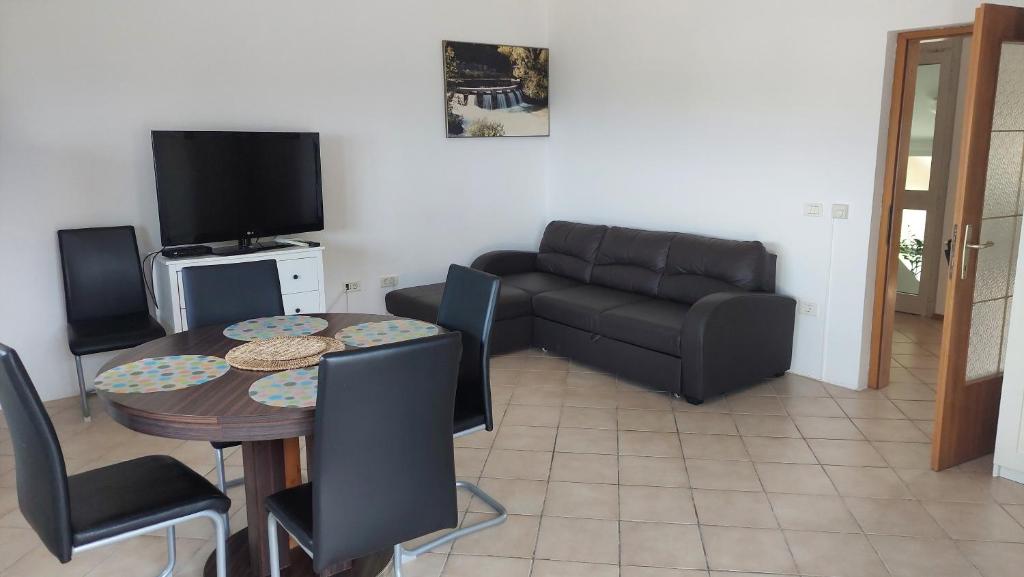 TV a/nebo společenská místnost v ubytování Apartma Viva