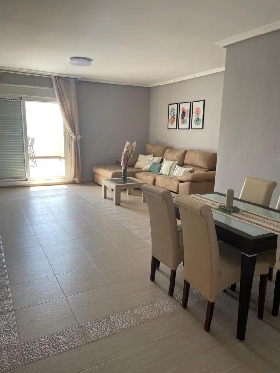 Fotografia z galérie ubytovania APARTAMENTO ROMANILLA FRENTE AL MAR v destinácii Roquetas de Mar