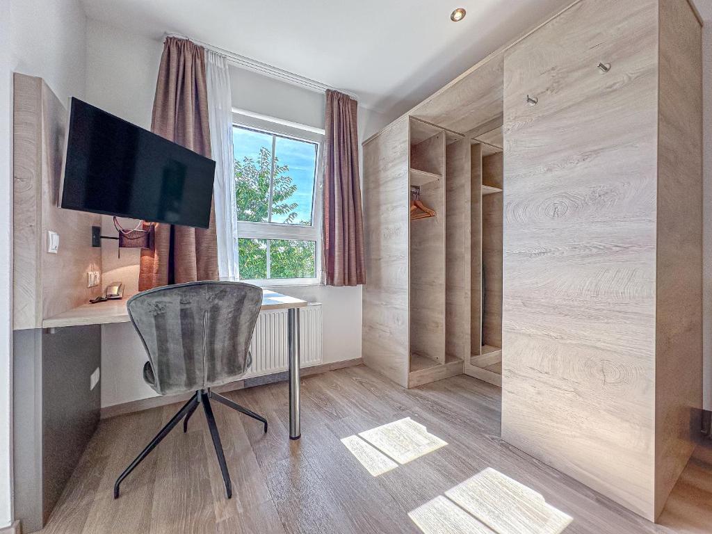 TDYHOMES Hotel - Single Room With Bathroom