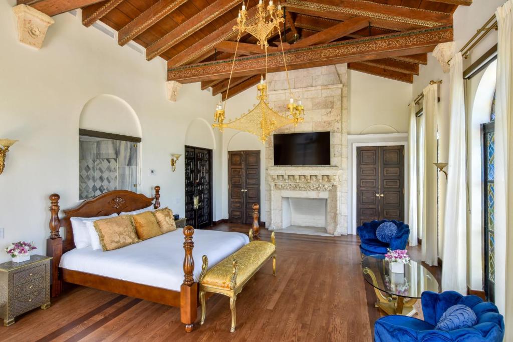 The Villa Casa Casuarina - King Suite
