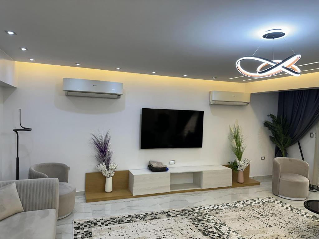 a living room with a flat screen tv on a wall at شقة فندقية على النيل in Mansoura