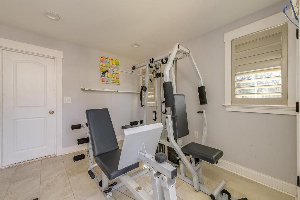 Fitness centrum a/nebo fitness zařízení v ubytování Harry's Tea House - Cozy Tiny Home near Noda