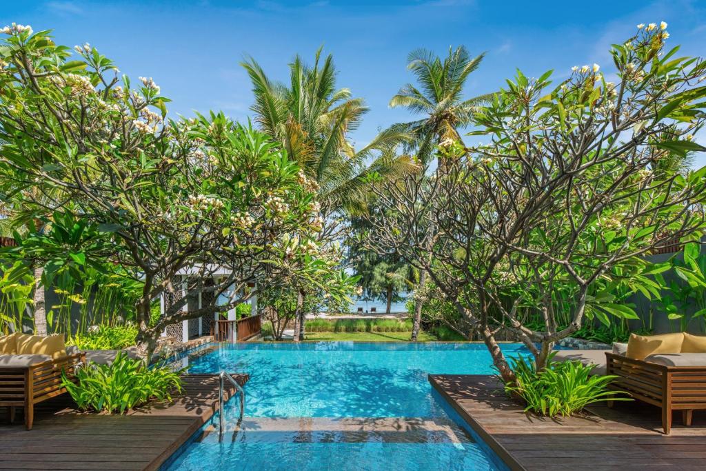 Bazén v ubytování The Sira, a Luxury Collection Resort and Spa, Lombok nebo v jeho okolí