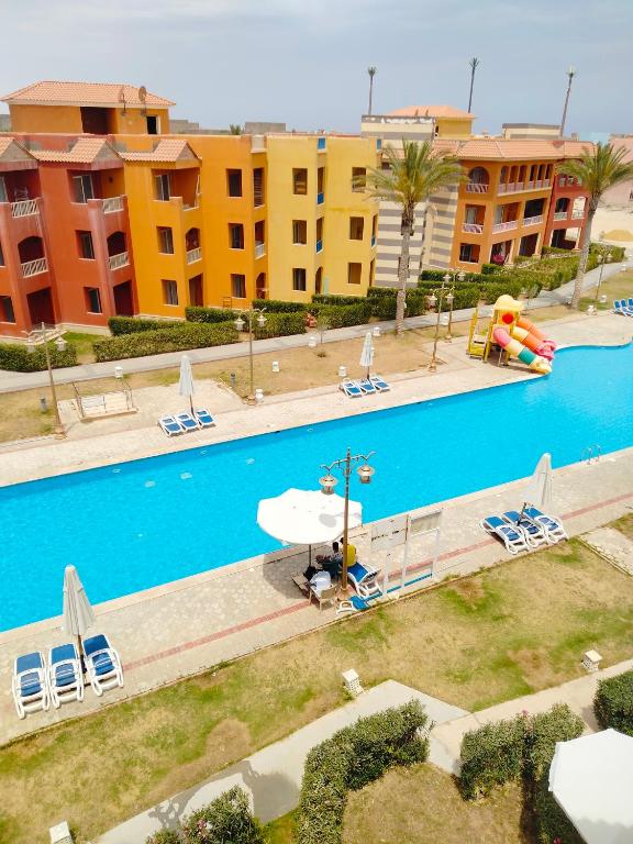 Bazén v ubytování PORTO MATROUH chalet families only nebo v jeho okolí