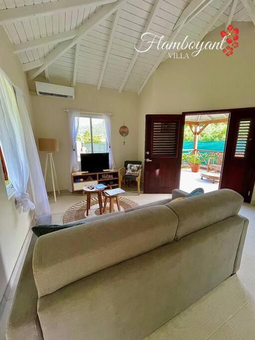 TV a/nebo společenská místnost v ubytování Relaxing Villa Flamboyant T2 - Grand Case Beach - Saint-Martin