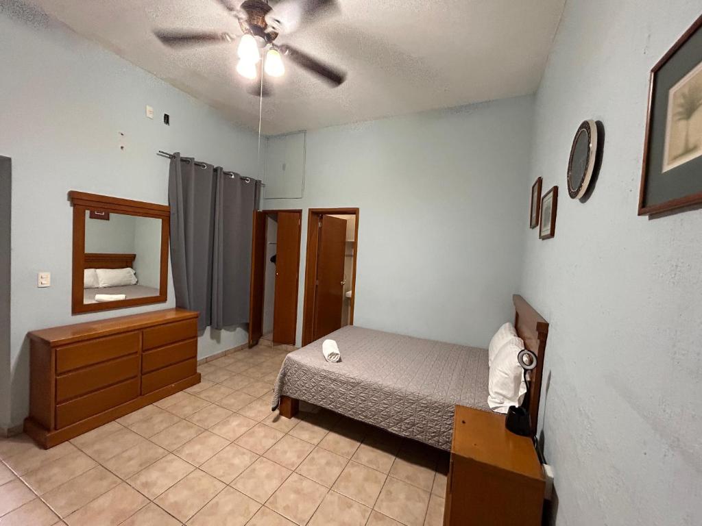 Postel nebo postele na pokoji v ubytování Suites Chingón