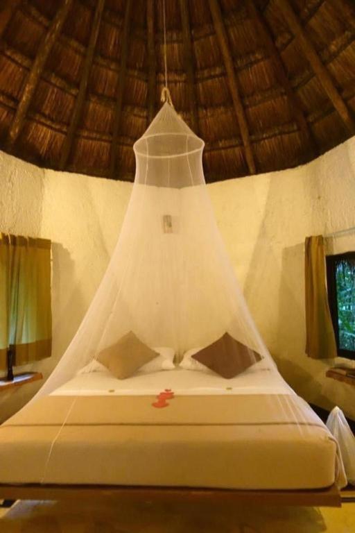 Postel nebo postele na pokoji v ubytování Jolie Jungle Eco Hotel