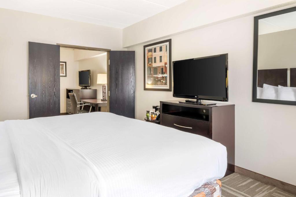 Best Western Mason Inn - One-Bedroom King Suite With Sofa Bed - Non-Smoking
