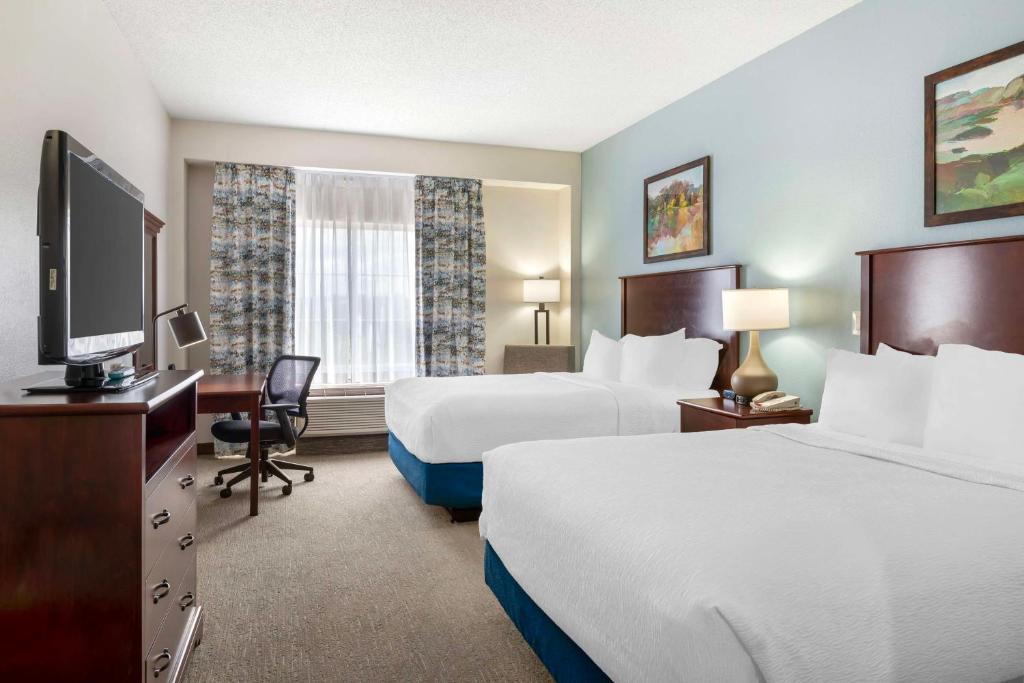 Best Western Plus Crossroads Inn & Suites - Habitación Con Cama Grande - No Fumadores