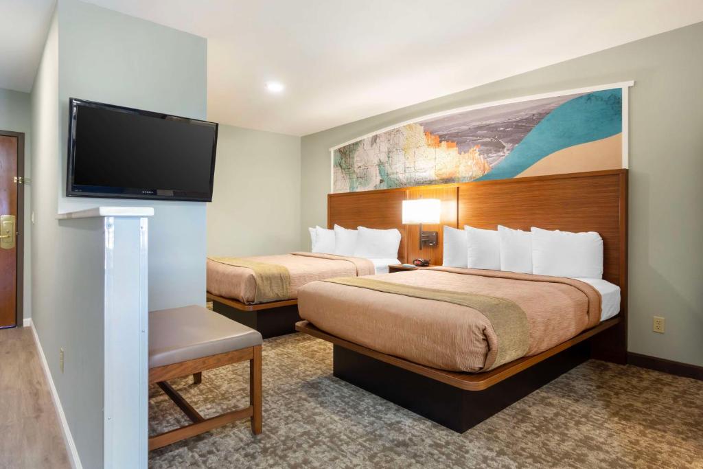 Postel nebo postele na pokoji v ubytování Best Western Plus Ahtanum Inn