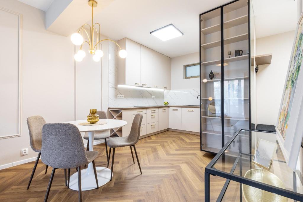 Η κουζίνα ή μικρή κουζίνα στο AH Luxury Designer Aparment Bastova