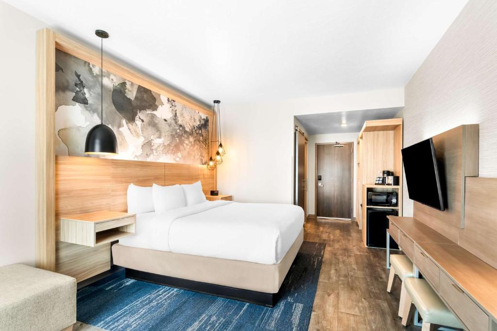 Postel nebo postele na pokoji v ubytování Best Western Plus Settlers Point