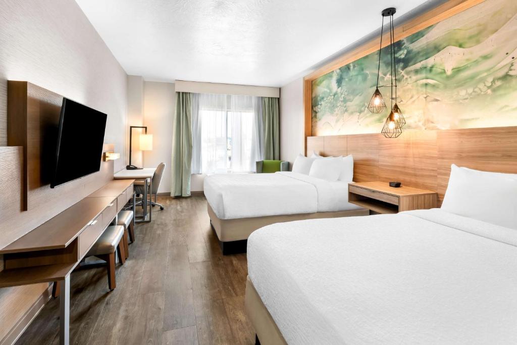 Postel nebo postele na pokoji v ubytování Best Western Plus Settlers Point
