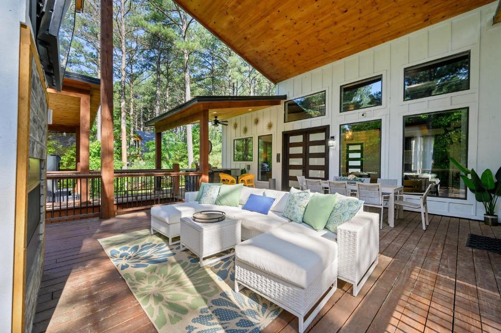 Foto dalla galleria di LUXE Privacy at Gorgeous Broken Bow Cabin Home a Broken Bow