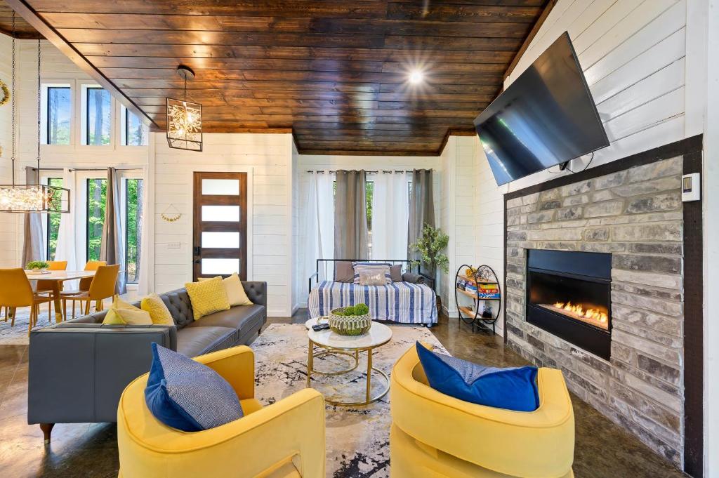 Foto dalla galleria di LUXE Privacy at Gorgeous Broken Bow Cabin Home a Broken Bow