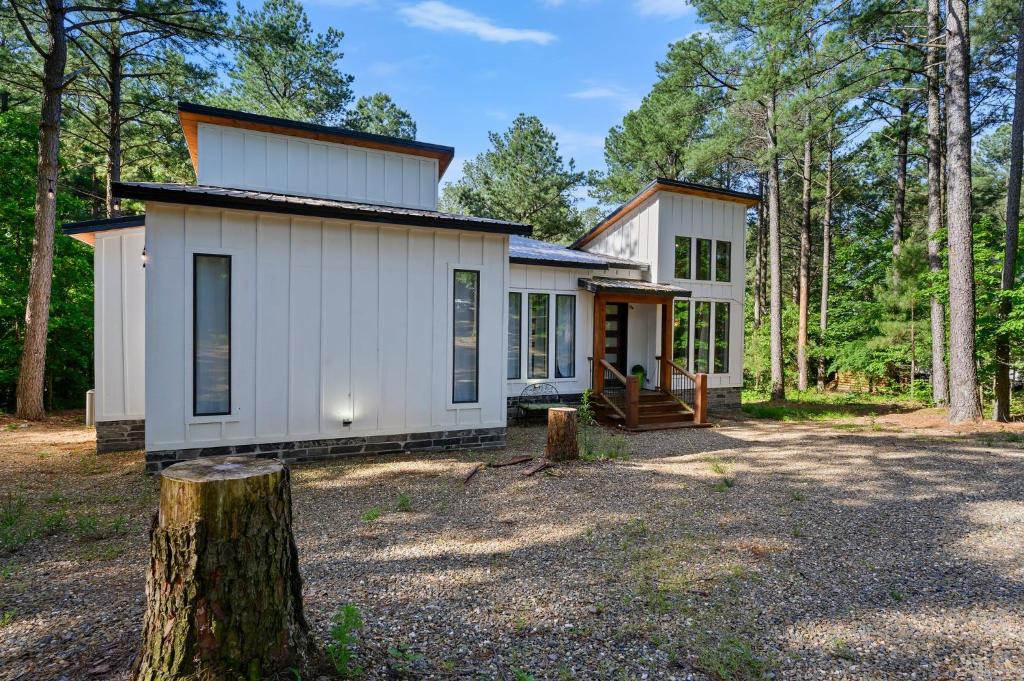 Foto dalla galleria di LUXE Privacy at Gorgeous Broken Bow Cabin Home a Broken Bow
