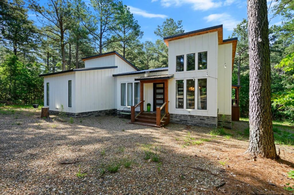 Foto dalla galleria di LUXE Privacy at Gorgeous Broken Bow Cabin Home a Broken Bow