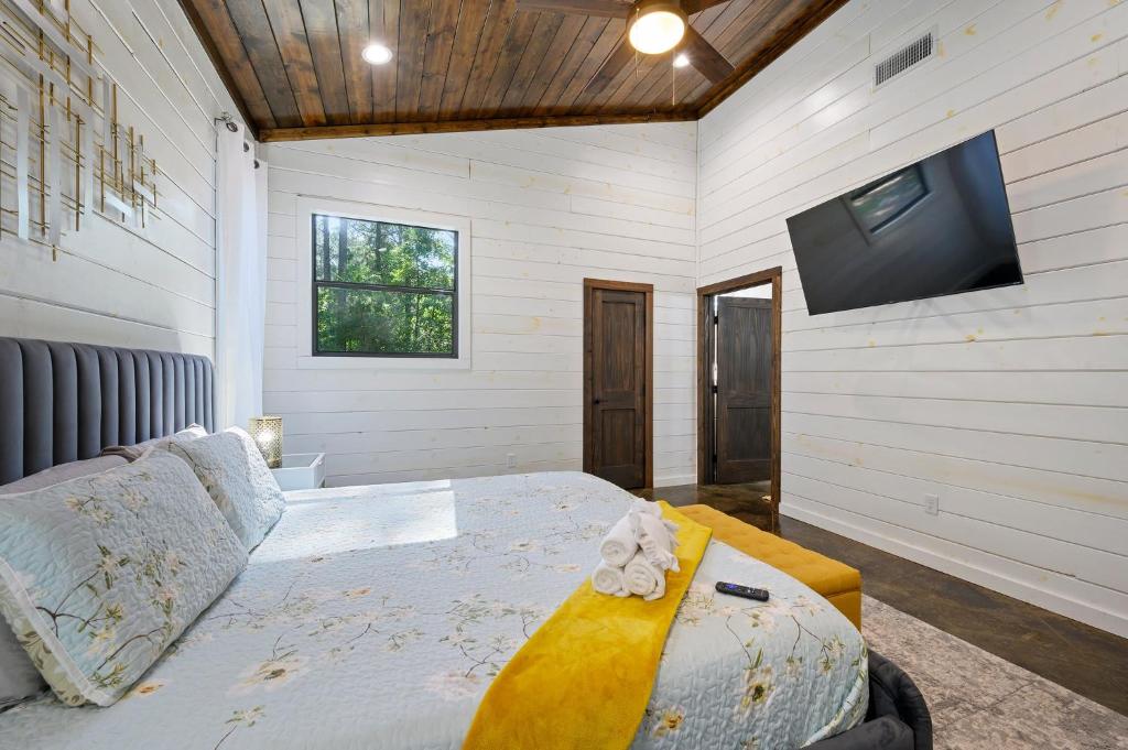 Foto dalla galleria di LUXE Privacy at Gorgeous Broken Bow Cabin Home a Broken Bow