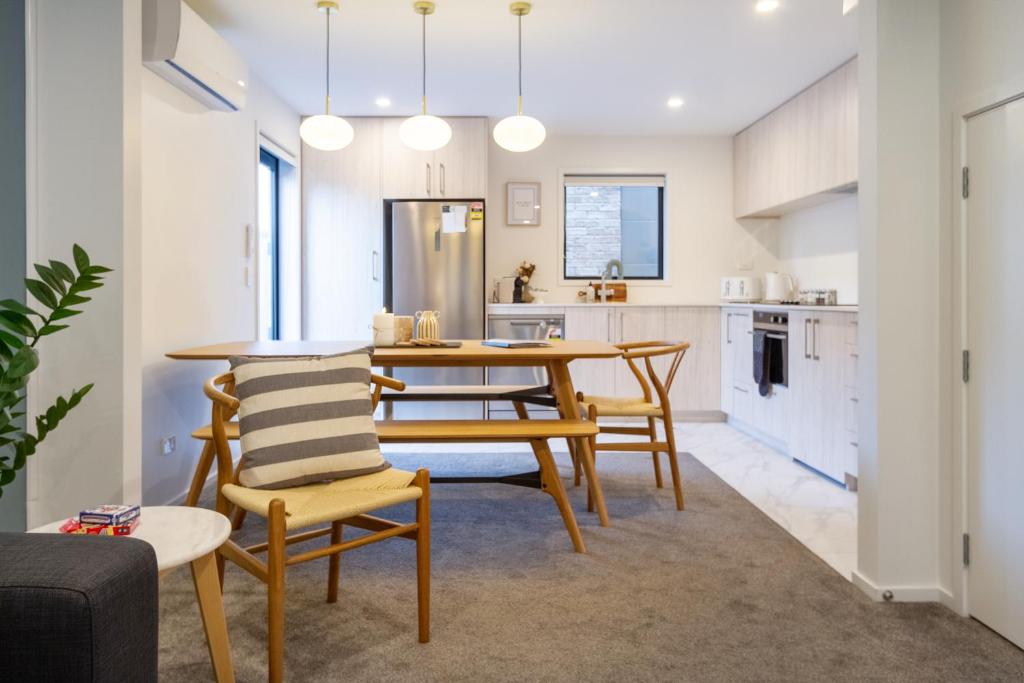 Stylish Central City townhouse Next to Little High - Resim 7