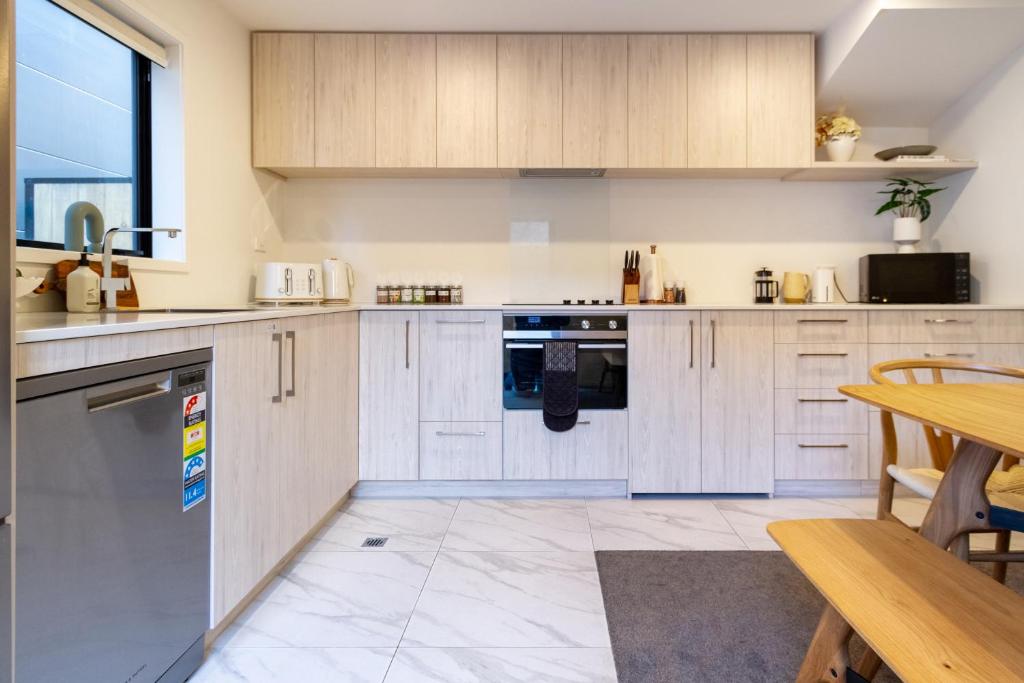 Stylish Central City townhouse Next to Little High - Resim 17