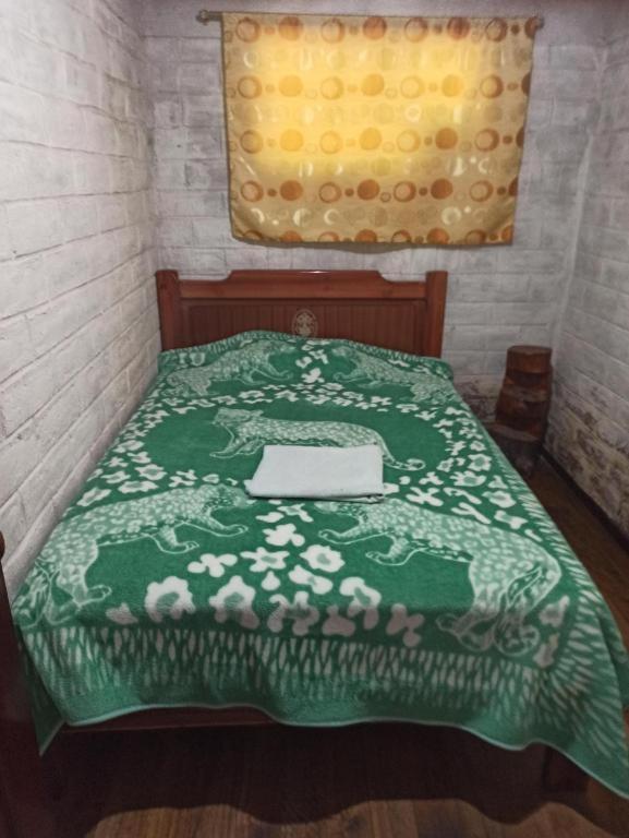 Postel nebo postele na pokoji v ubytování Hostal La Rosita