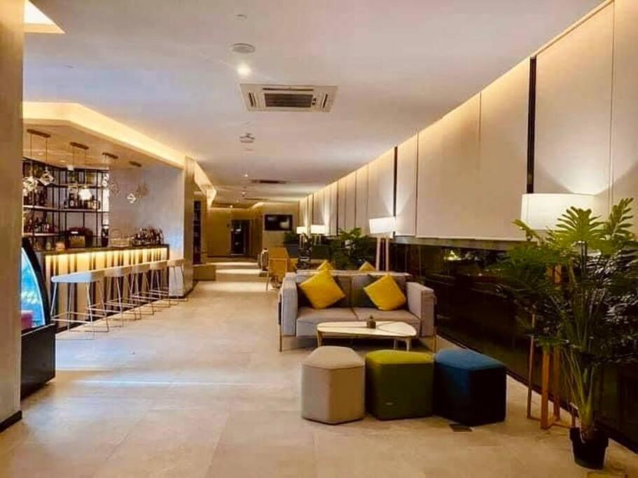 Χώρος καθιστικού στο AEON TOWER STUDIO by The 8Flats