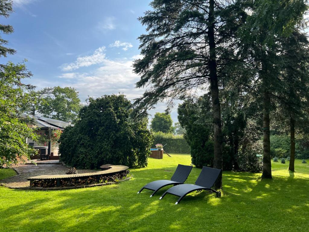 Zahrada ubytování Villa with private pool and jacuzzi