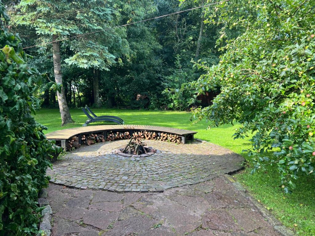 Zahrada ubytování Villa with private pool and jacuzzi