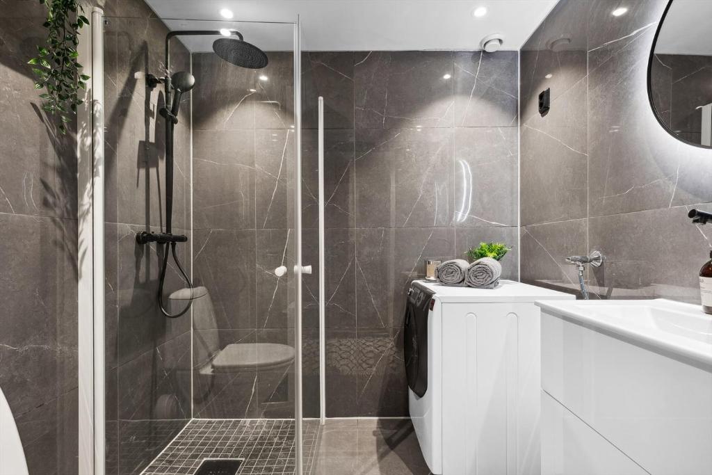 Koupelna v ubytování Happy Days Relaxing room with smart solutions shared apartment with one other bedroom