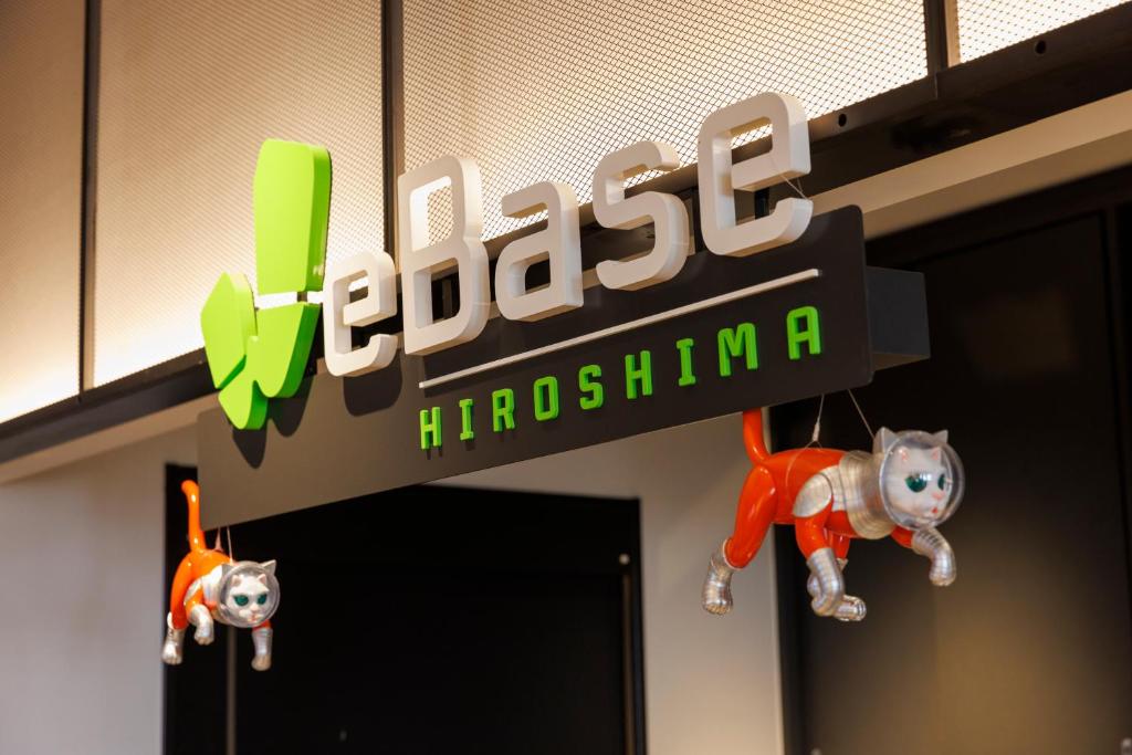 Certifikát, hodnocení, plakát nebo jiný dokument vystavený v ubytování WeBase Hiroshima