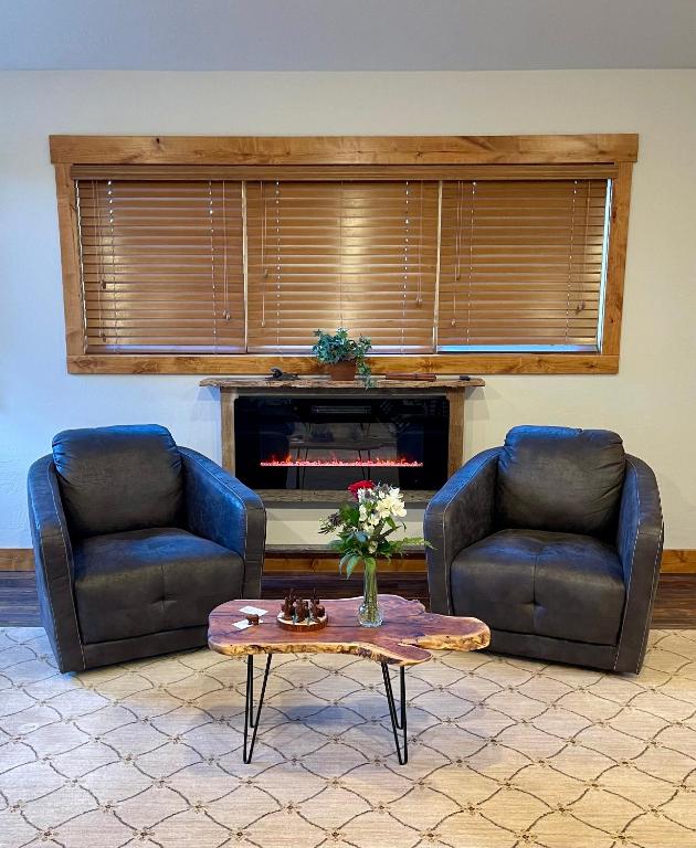 a living room with two chairs and a coffee table at Mountain View Suite in Ennis