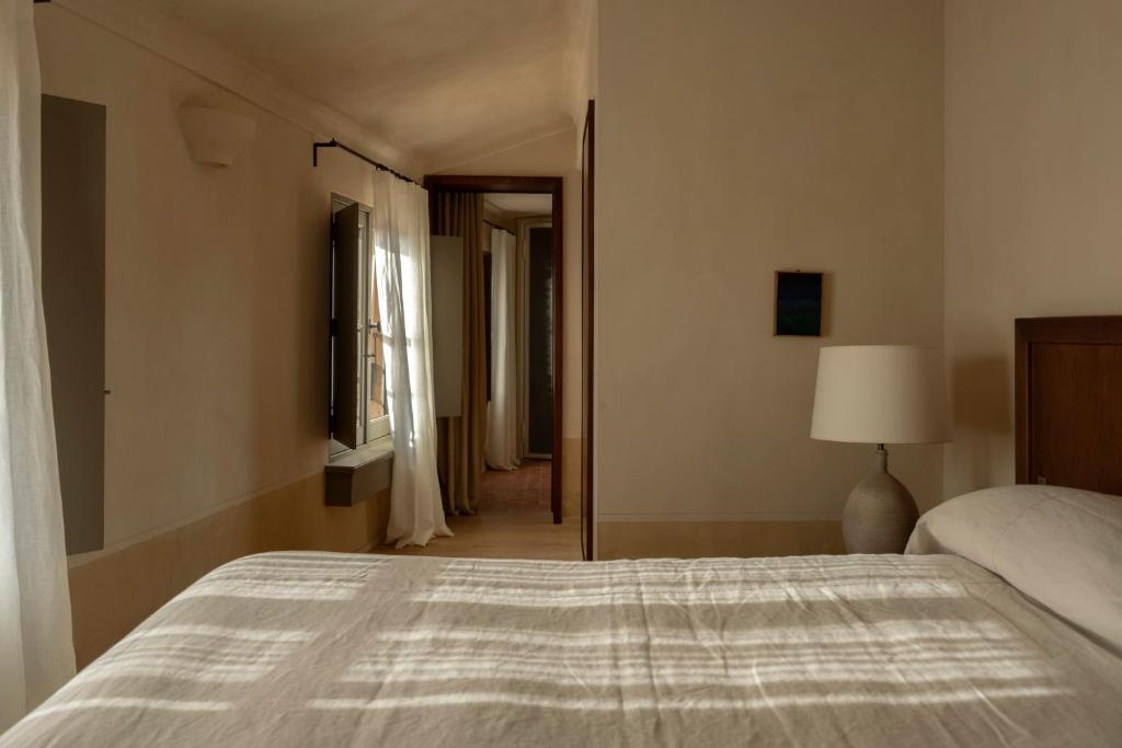 Clarisse Queen Room