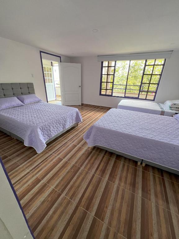 Postel nebo postele na pokoji v ubytování NUEVO Hotel Morada en el centro del Eje Cafetero