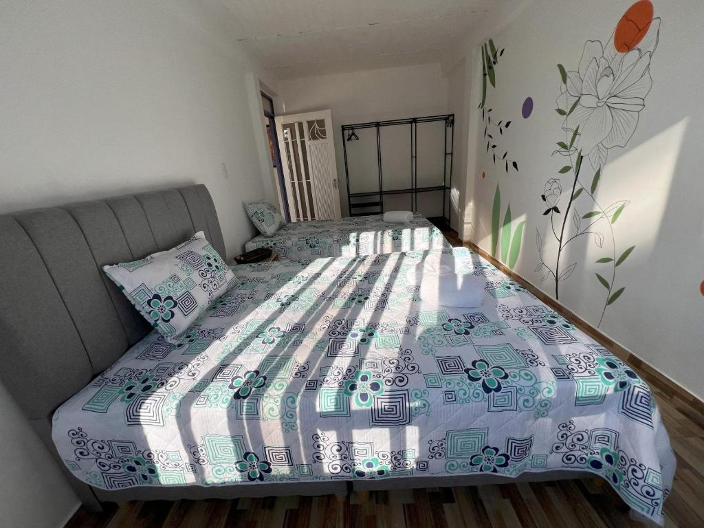 Postel nebo postele na pokoji v ubytování NUEVO Hotel Morada en el centro del Eje Cafetero